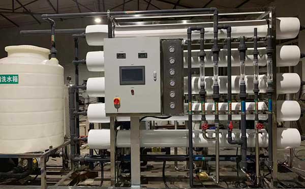 青海某單位采購三頓雙級反滲透加EDI設備 青海某單位采購三頓雙級反滲透加EDI設備