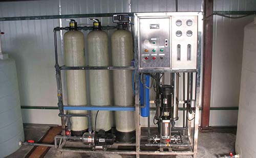 利用二級(jí)反滲透設(shè)備進(jìn)行除鹽